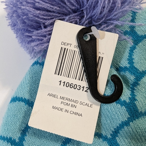 Disney Ariel Mermaid Scale Beanie - Picture 3 of 7